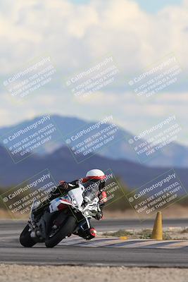 media/Nov-16-2025-Race Pace (Sun) [[8c5fa54630]]/Non Verified Riders (1st 20 Minutes)/5-Turn 15 (110pm)/